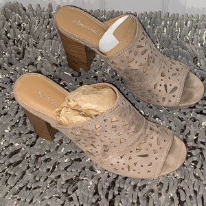 American Eagle Slip on Sandles